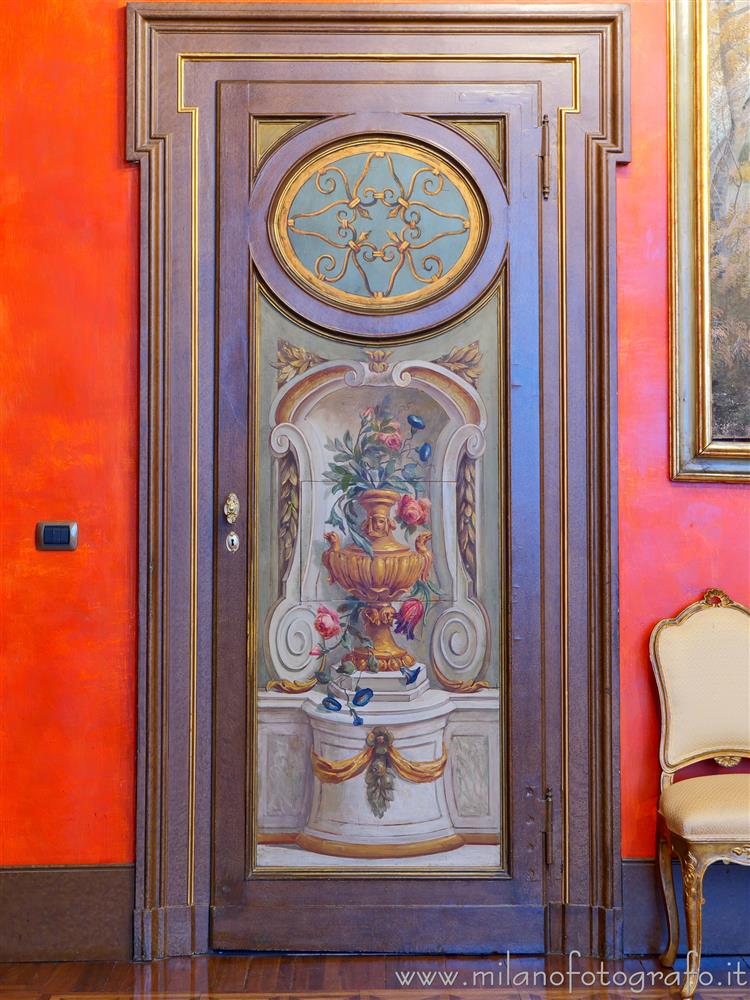 Milan (Italy) - Internal door in Residenza Vignale